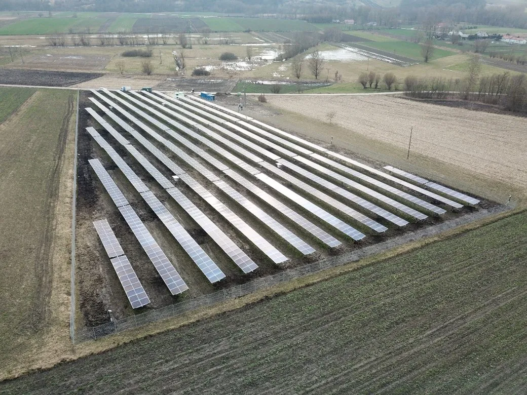Elektrownia Dziekanowice — widok farmy fotowoltaicznej